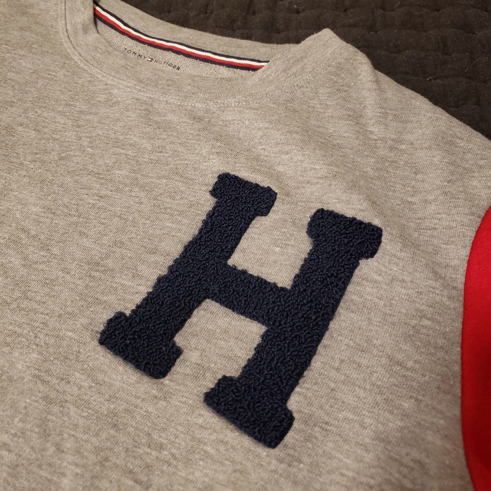 SOLD ✨️ Tommy Hilfiger Vintage Cropped Sweater - Picture 3 of 7